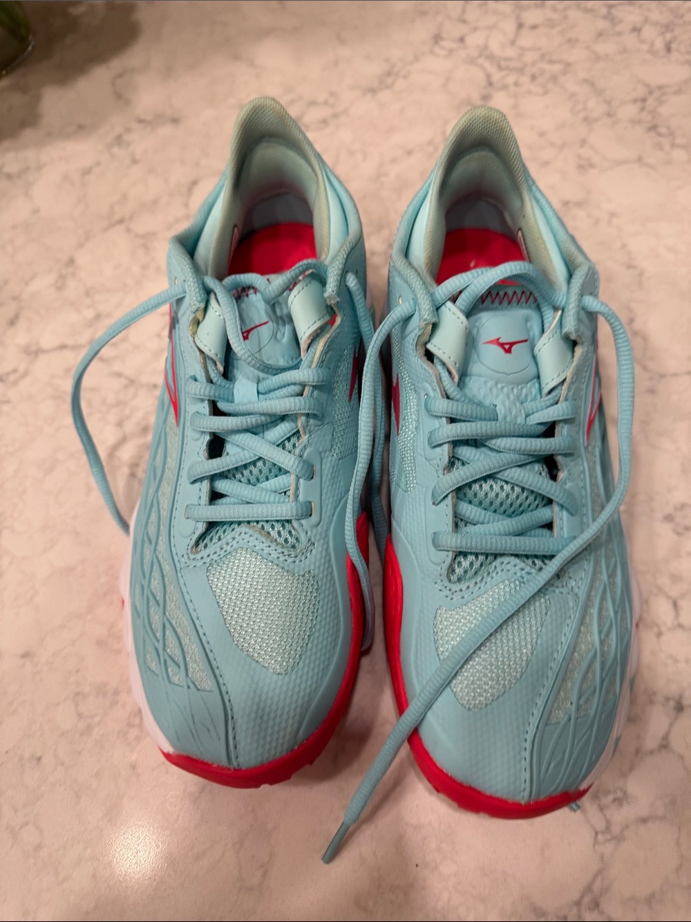 Mizuno Women’s tennis shoes GUC